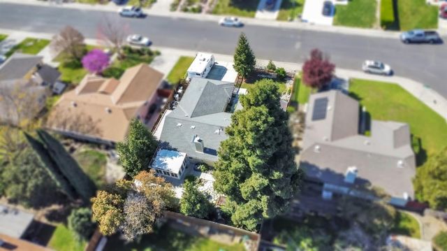 2827 Leslie Ln, West Sacramento, CA 95691
