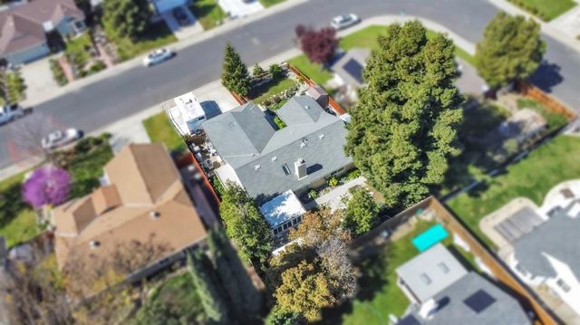 2827 Leslie Ln, West Sacramento, CA 95691