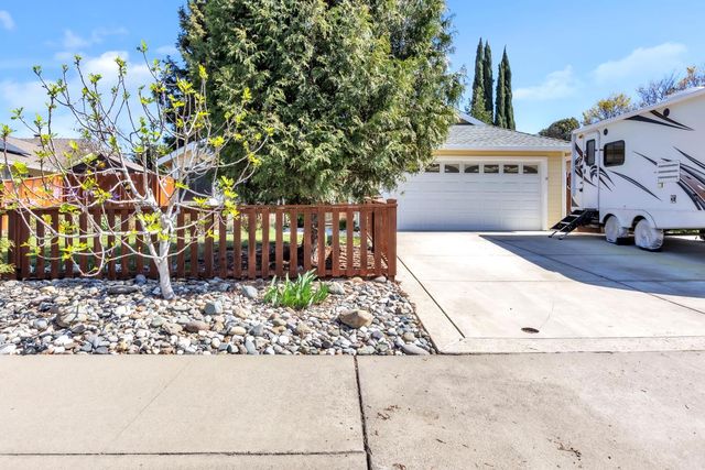 2827 Leslie Ln, West Sacramento, CA 95691