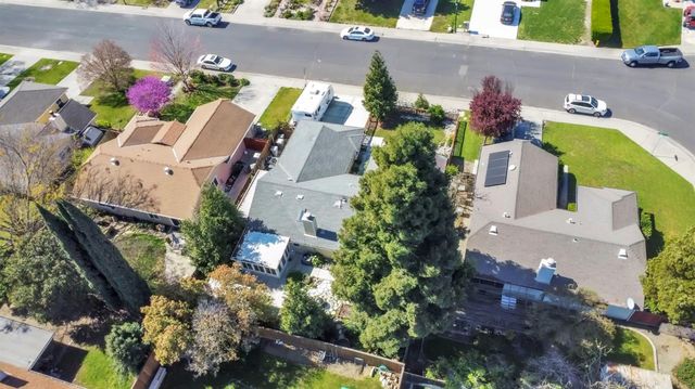 2827 Leslie Ln, West Sacramento, CA 95691