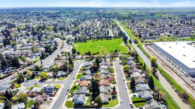 2827 Leslie Ln, West Sacramento, CA 95691