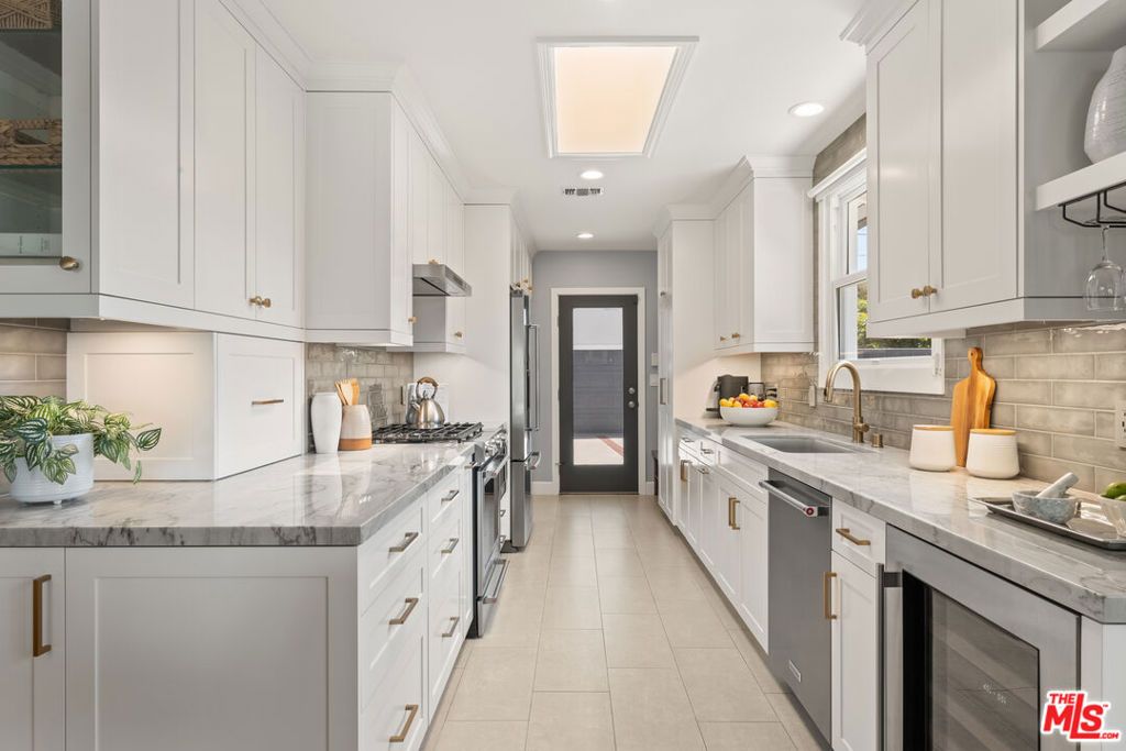 8216 Mcconnell Avenue, Los Angeles, CA 90045 — photo 5