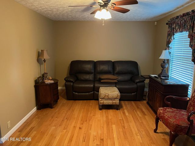 812 New Clear Branch Rd, Rocky Top, TN 37769