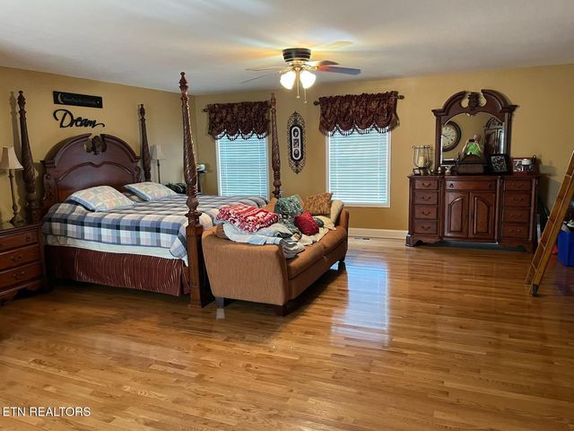 812 New Clear Branch Rd, Rocky Top, TN 37769