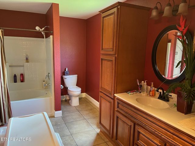 812 New Clear Branch Rd, Rocky Top, TN 37769
