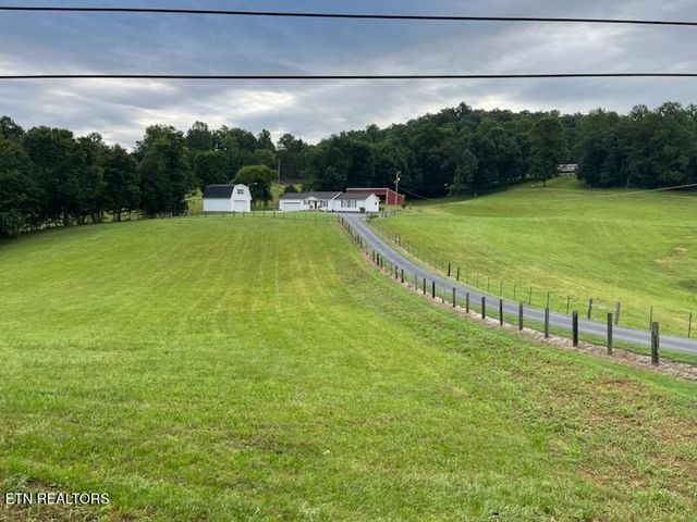 812 New Clear Branch Rd, Rocky Top, TN 37769