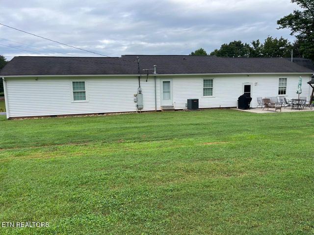 812 New Clear Branch Rd, Rocky Top, TN 37769