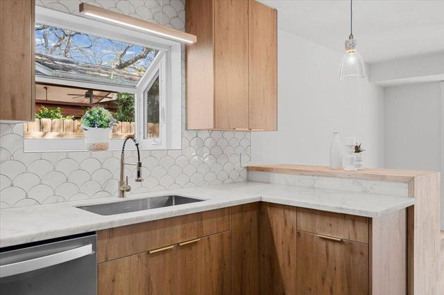 9223 Independence LOOP, Austin, TX 78748