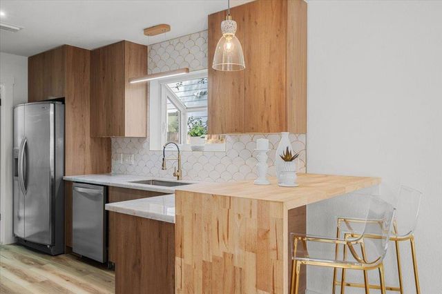 9223 Independence LOOP, Austin, TX 78748