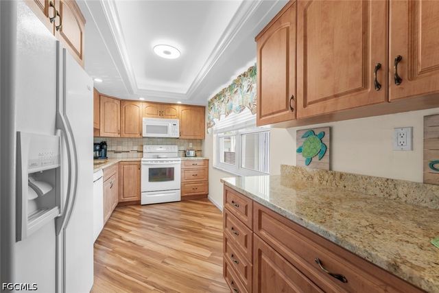 6102 Augusta DR 207, Fort Myers, FL 33907