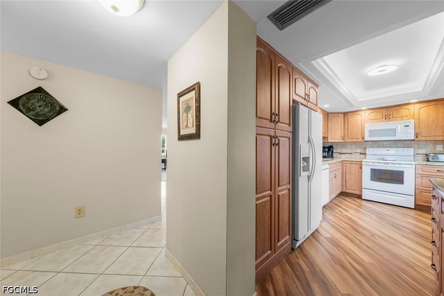 6102 Augusta DR 207, Fort Myers, FL 33907