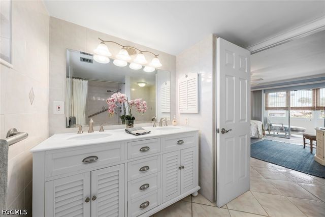 6102 Augusta DR 207, Fort Myers, FL 33907