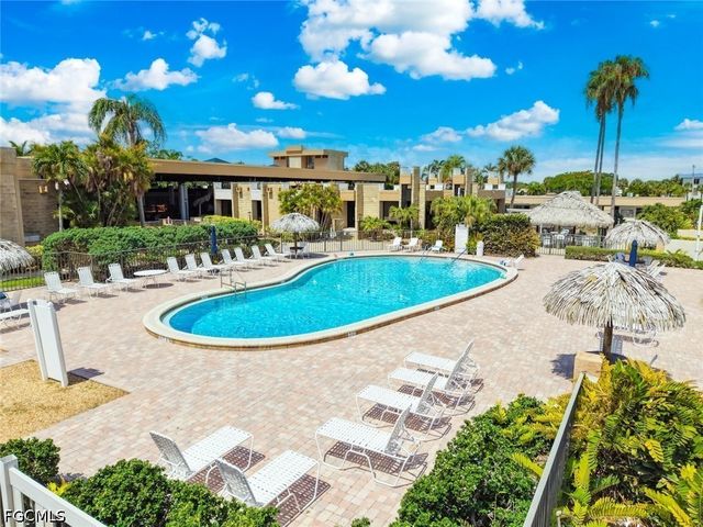 6102 Augusta DR 207, Fort Myers, FL 33907