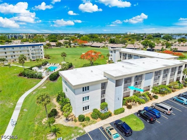 6102 Augusta DR 207, Fort Myers, FL 33907