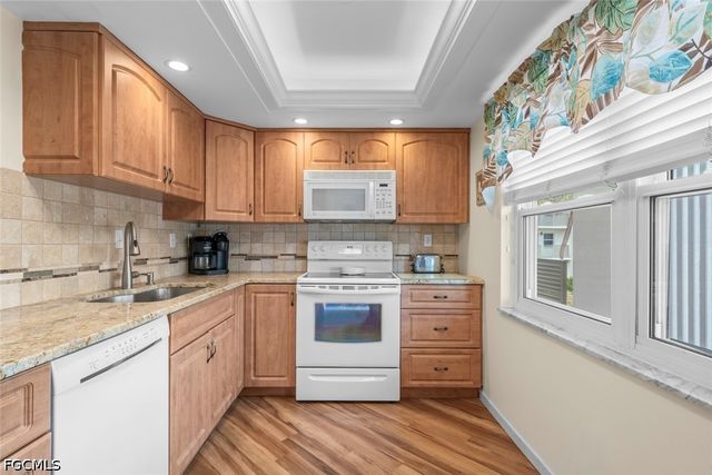6102 Augusta DR 207, Fort Myers, FL 33907