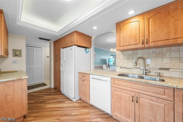 6102 Augusta DR 207, Fort Myers, FL 33907