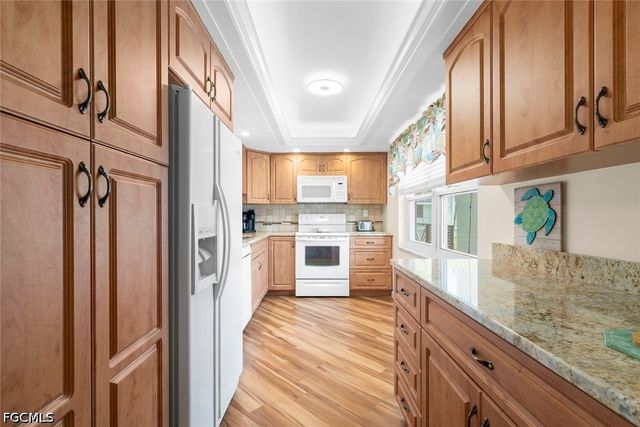6102 Augusta DR 207, Fort Myers, FL 33907