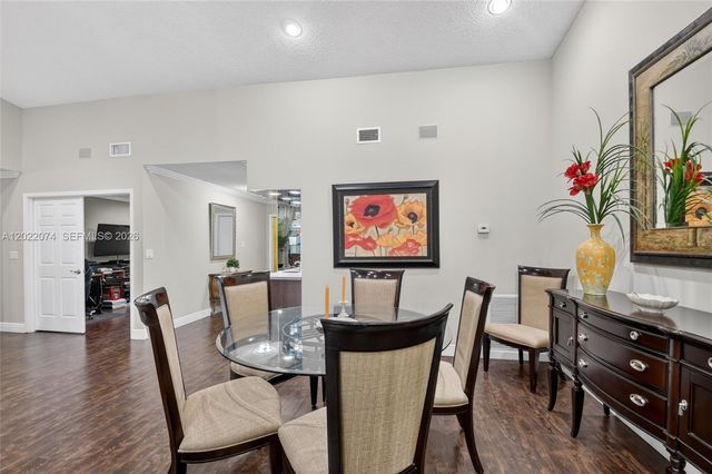 6989 Clover Ct, Lake Worth, FL 33467