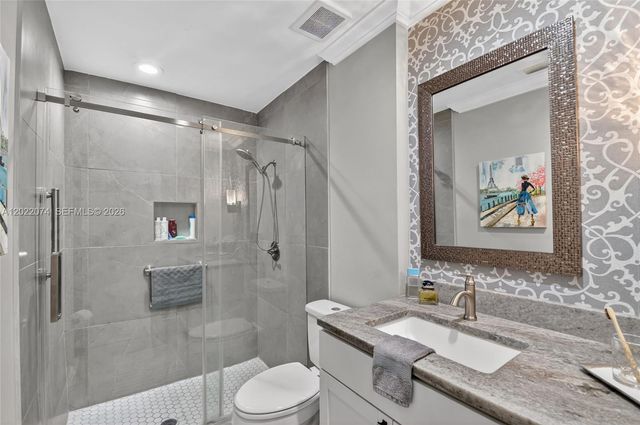 6989 Clover Ct, Lake Worth, FL 33467