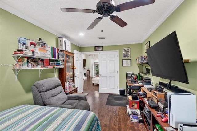 6989 Clover Ct, Lake Worth, FL 33467