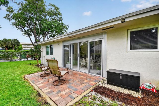 6989 Clover Ct, Lake Worth, FL 33467