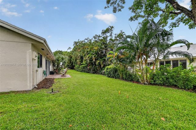 6989 Clover Ct, Lake Worth, FL 33467