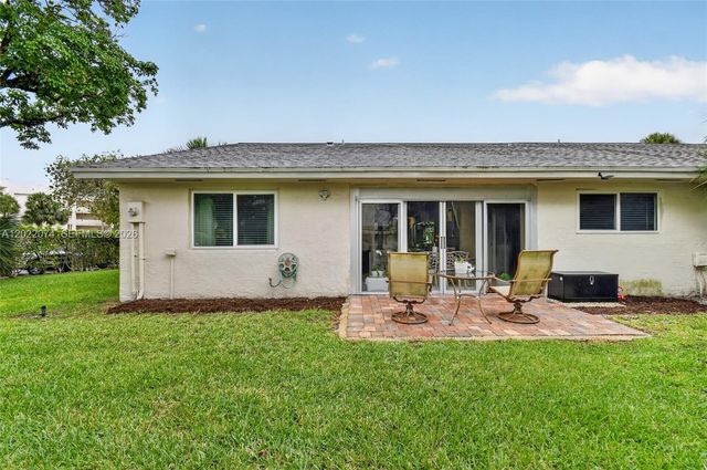 6989 Clover Ct, Lake Worth, FL 33467