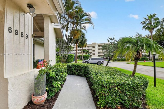 6989 Clover Ct, Lake Worth, FL 33467