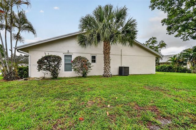 6989 Clover Ct, Lake Worth, FL 33467