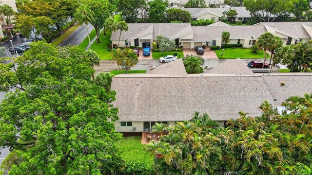 6989 Clover Ct, Lake Worth, FL 33467