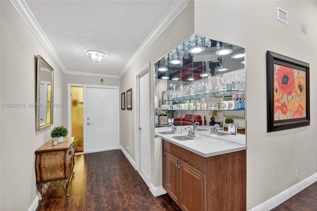 6989 Clover Ct, Lake Worth, FL 33467