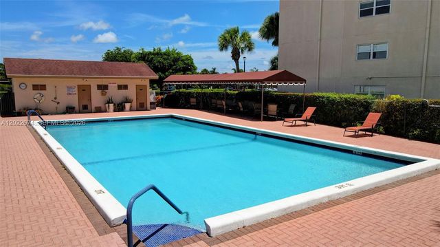 6989 Clover Ct, Lake Worth, FL 33467