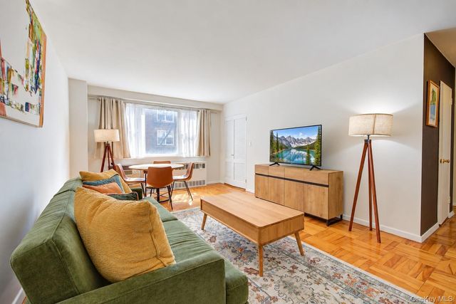 110-50 71st Road 4M, Forest Hills, NY 11375
