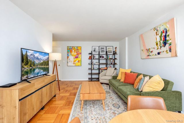 110-50 71st Road 4M, Forest Hills, NY 11375
