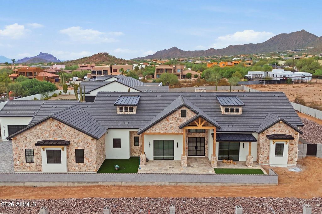 Image 1 of property listing at 8058 E Palm Lane, Mesa, AZ 85207