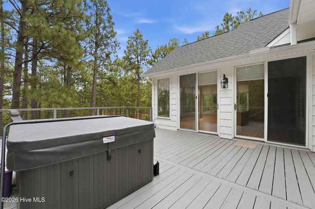 209 Longleaf Drive, West End, NC 27376