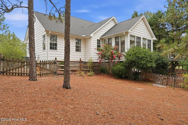 209 Longleaf Drive, West End, NC 27376