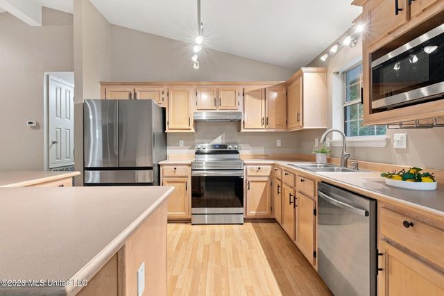6682 Ahekolo Circle, Diamondhead, MS 39525