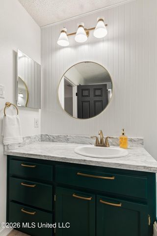 6682 Ahekolo Circle, Diamondhead, MS 39525