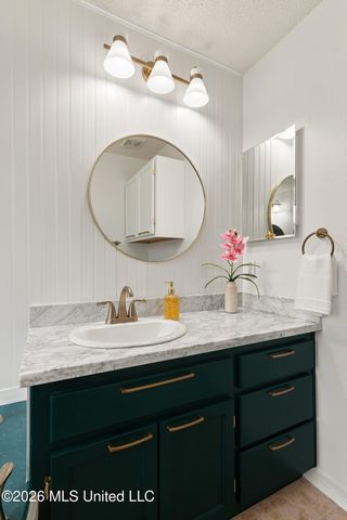 6682 Ahekolo Circle, Diamondhead, MS 39525