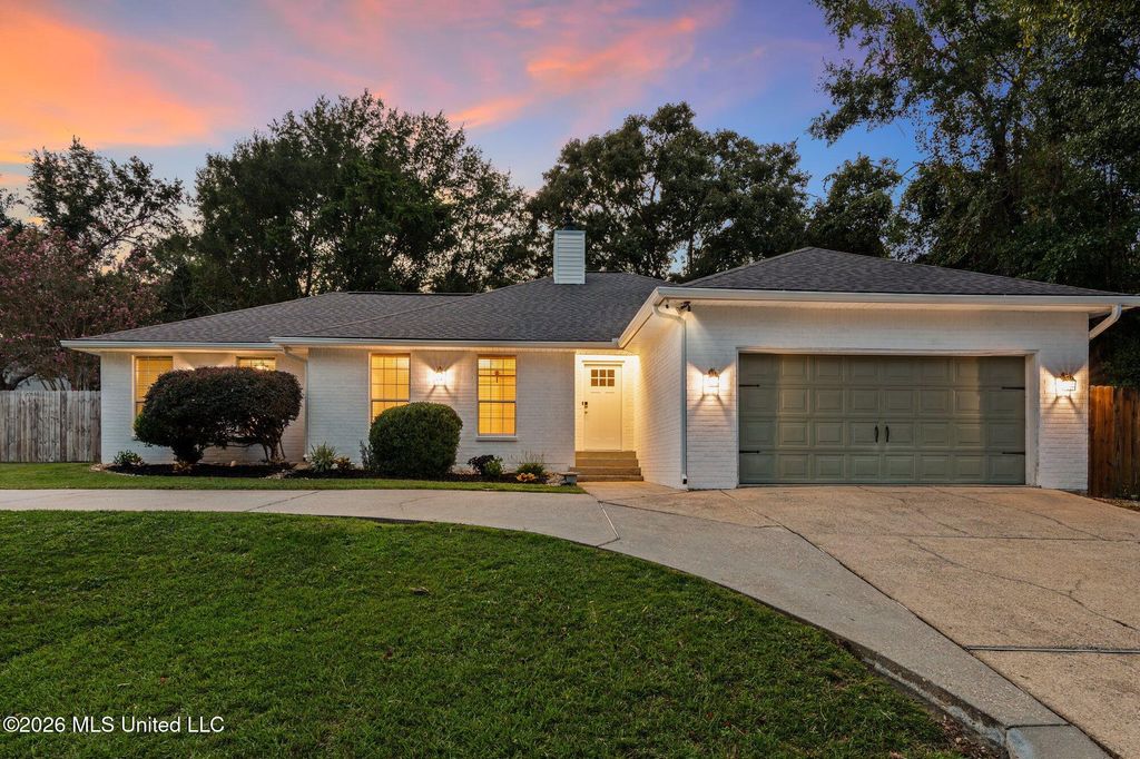 6682 Ahekolo Circle, Diamondhead, MS 39525