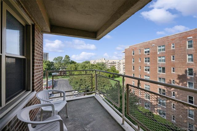 23-35 Bell Blvd. 4H, Bayside, NY 11360