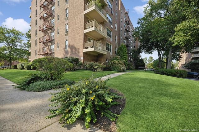 23-35 Bell Blvd. 4H, Bayside, NY 11360