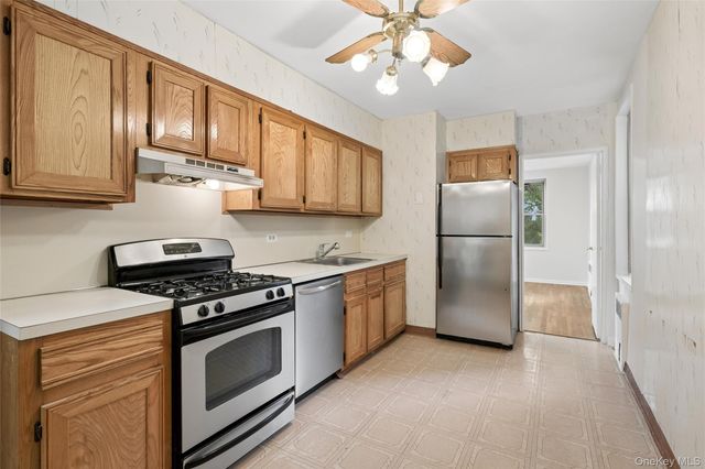 23-35 Bell Blvd. 4H, Bayside, NY 11360