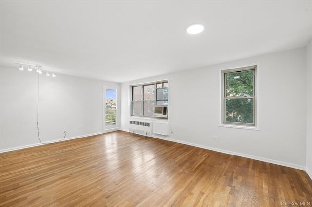 23-35 Bell Blvd. 4H, Bayside, NY 11360