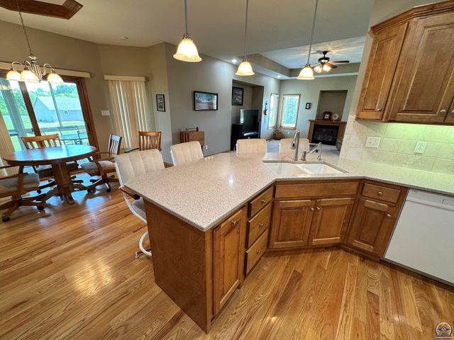 5230 SW Knudsen RD, Topeka, KS 66610