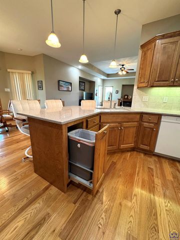 5230 SW Knudsen RD, Topeka, KS 66610
