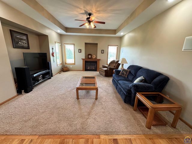 5230 SW Knudsen RD, Topeka, KS 66610