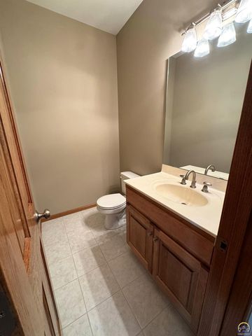 5230 SW Knudsen RD, Topeka, KS 66610