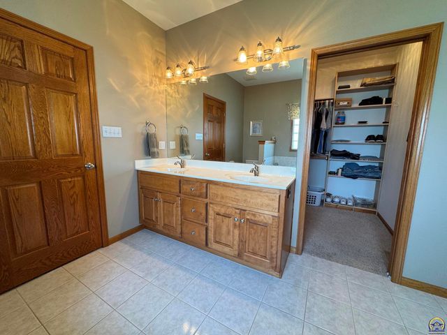 5230 SW Knudsen RD, Topeka, KS 66610